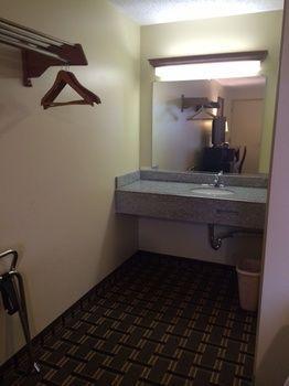 Hospitality Inn Bowmansville エクステリア 写真