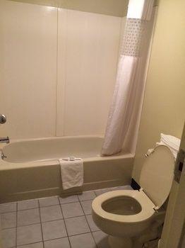 Hospitality Inn Bowmansville エクステリア 写真