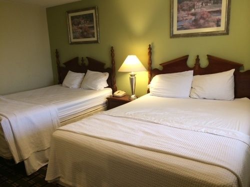 Hospitality Inn Bowmansville エクステリア 写真