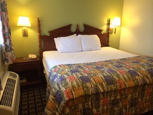 Hospitality Inn Bowmansville エクステリア 写真