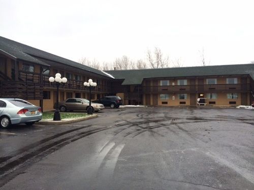Hospitality Inn Bowmansville エクステリア 写真